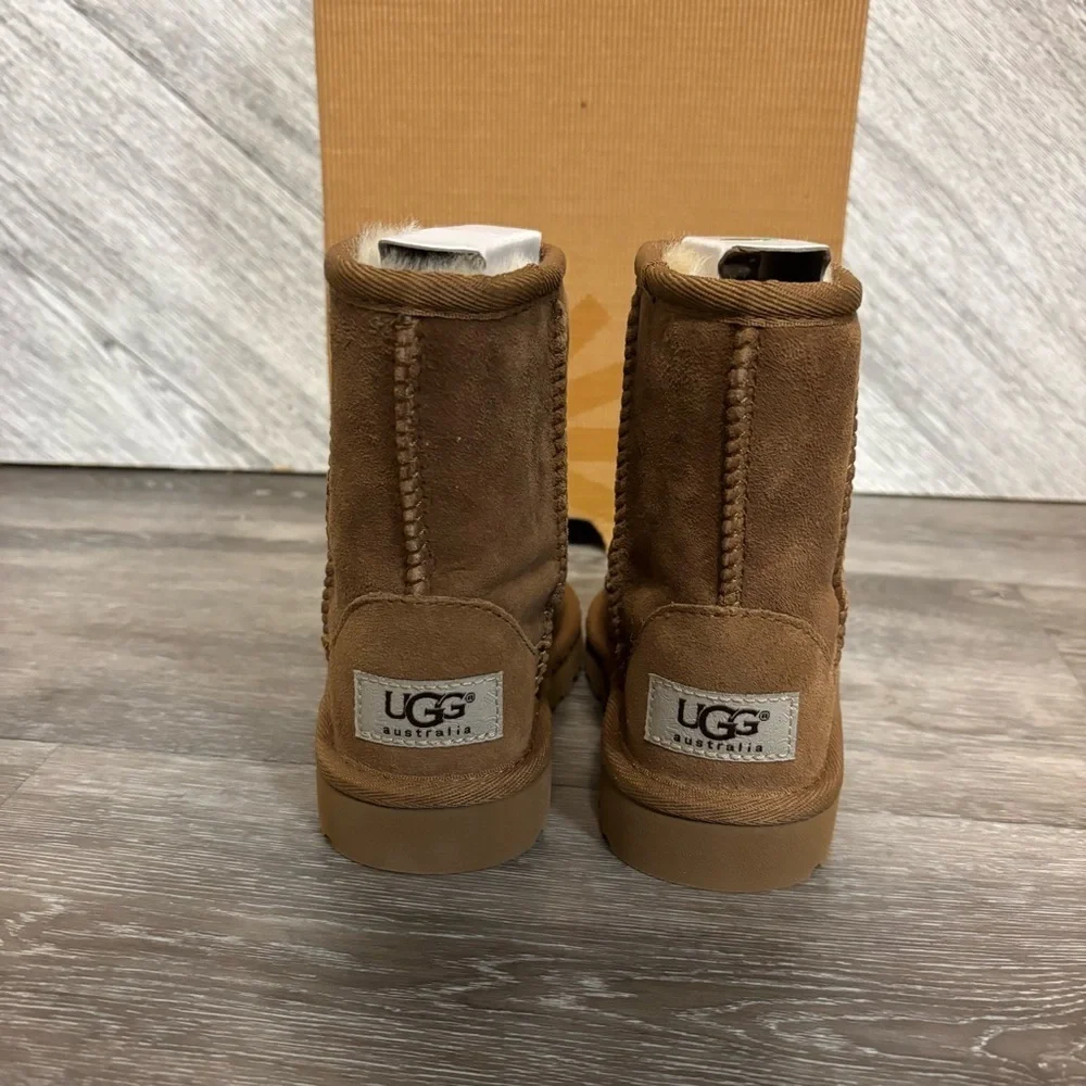 UGG Australia | Classic Sheepskin Boots In Chestnut Size 7 NEW Toddler Kids